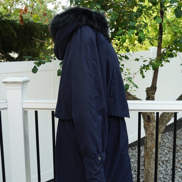 **Vintage** Navy Blue Winter Coat - Picture 2 of 9